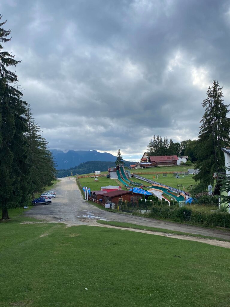 plimbare pe langa cabana trei brazi activitati
