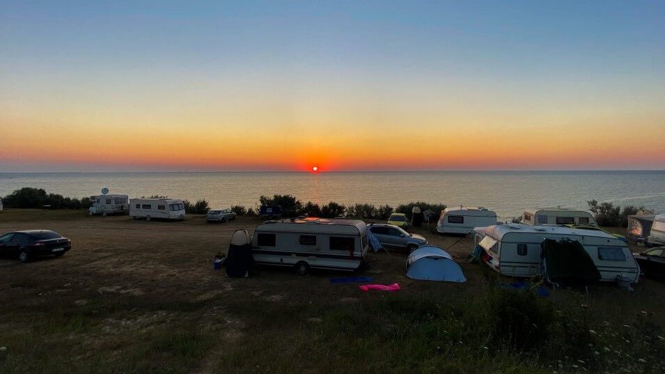 rasarit superb dimineata la mare plaja tuzla locatie off camping cort si rulota