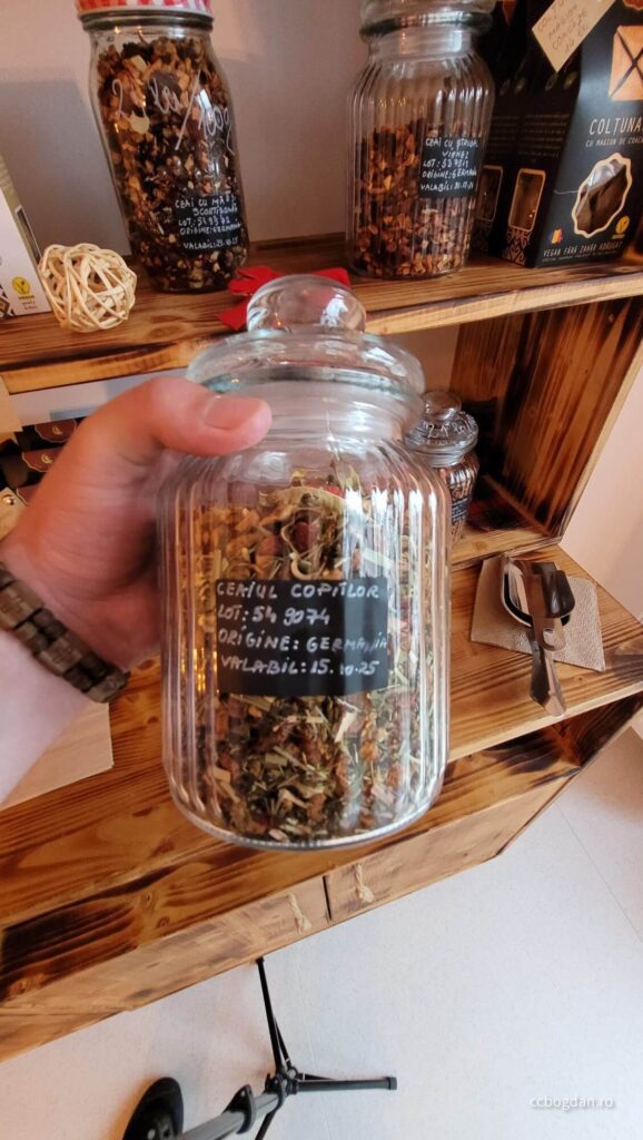 ceaiul copiilor la magazinul cămara verde în Brașov