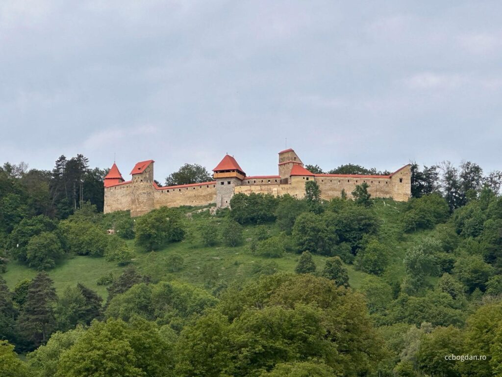cetatea taraneasca vazut din saschiz