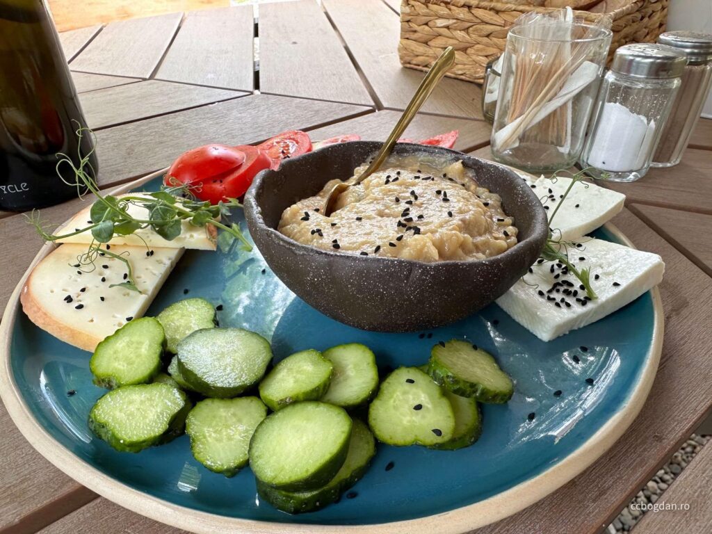 salata vinete branza rosii castraveti viscri 32