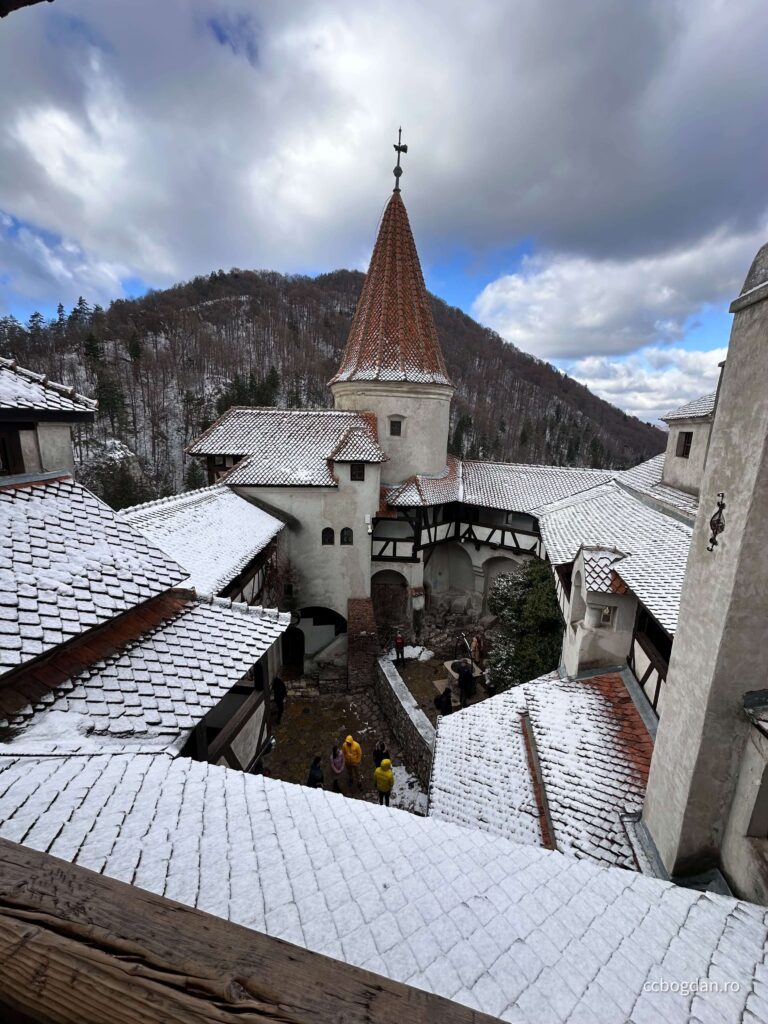 curtea interioara castel bran