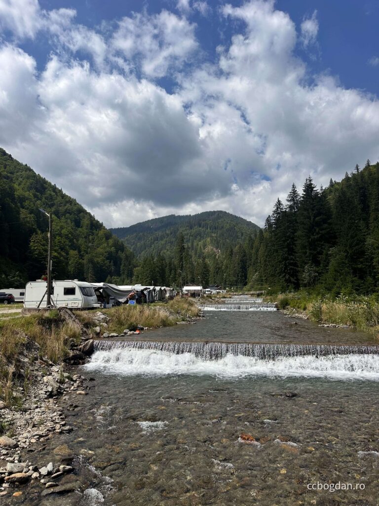 iesire cort locatie camping voina