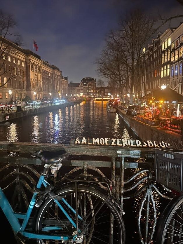canale apa poduri biciclete city break amsterdam olanda