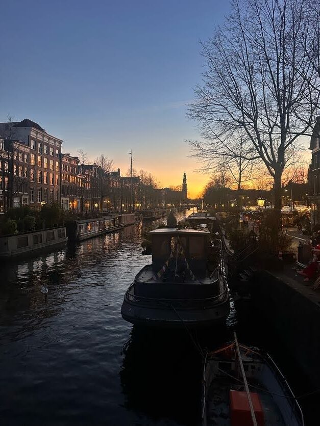 case pe apa in barci amsterdam olanda poze