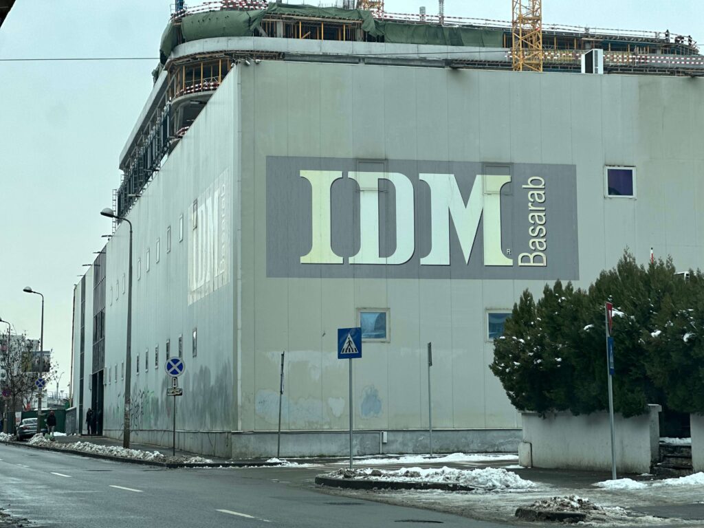 idm basarab haine incaltaminte