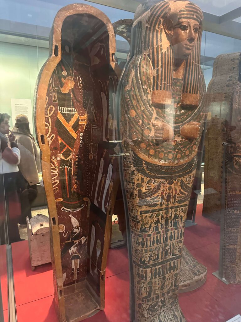 sarcofage 3000 ani british museum londra
