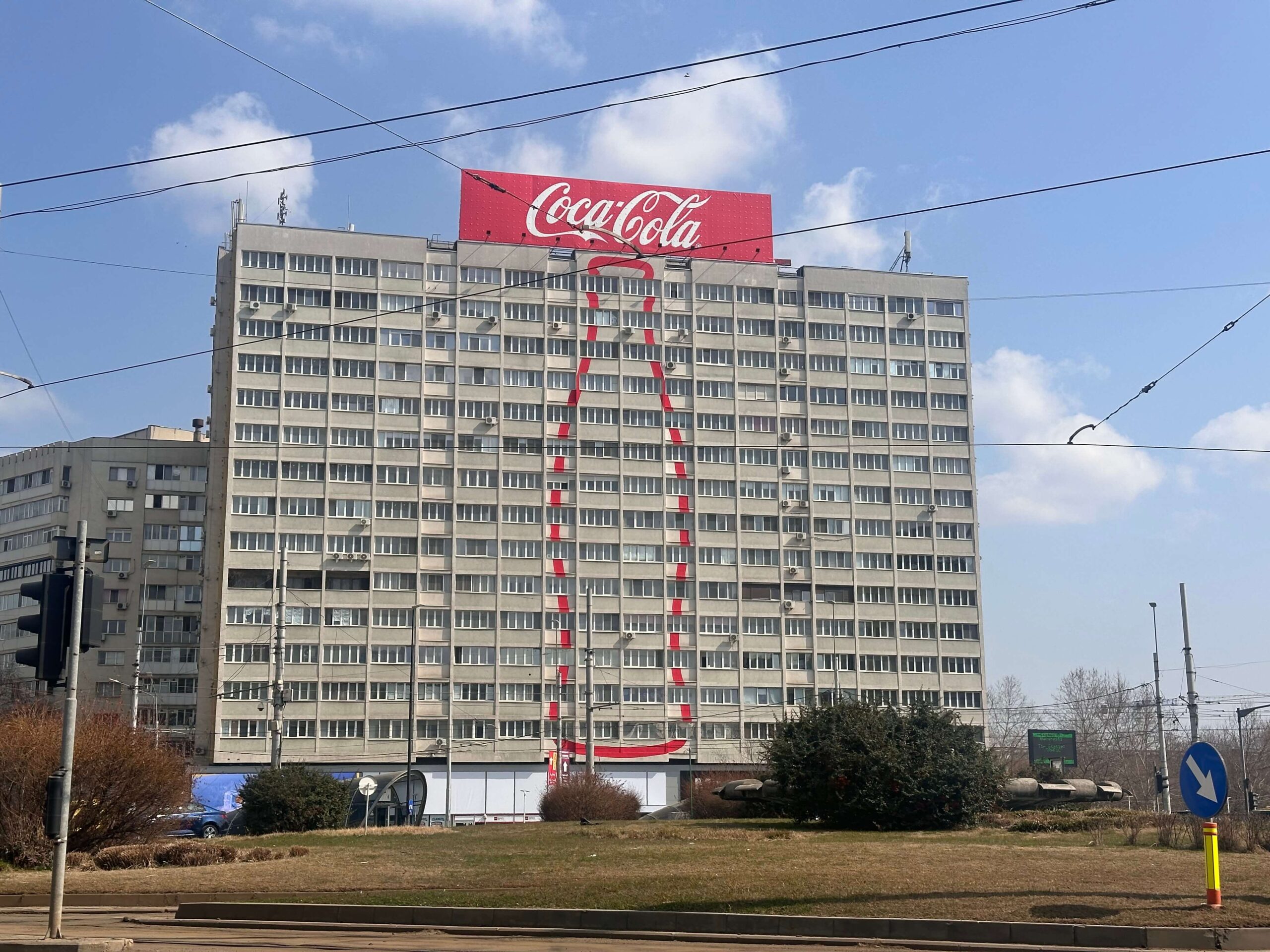 reclama coca-cola bloc obor bucuresti