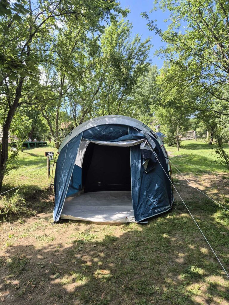 spațiu antreu cort decathlon 4 persoane fresh and Black camping munte mare