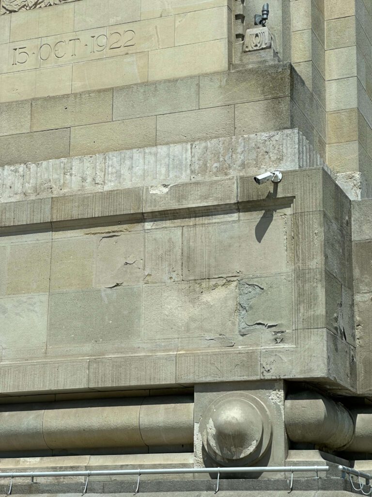 deteriorare si nepăsare arcul de triumf din București 