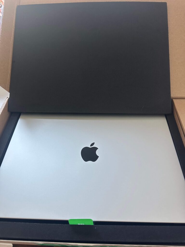 MacBook Pro recondiționat de pe flip.ro