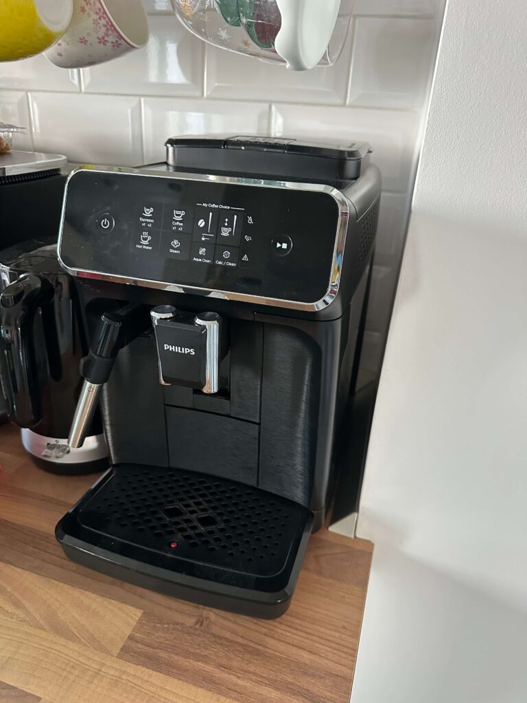 Espressor automat Philips EP1224/00 cu râșniță ceramică integrată, folosit pentru cafea boabe