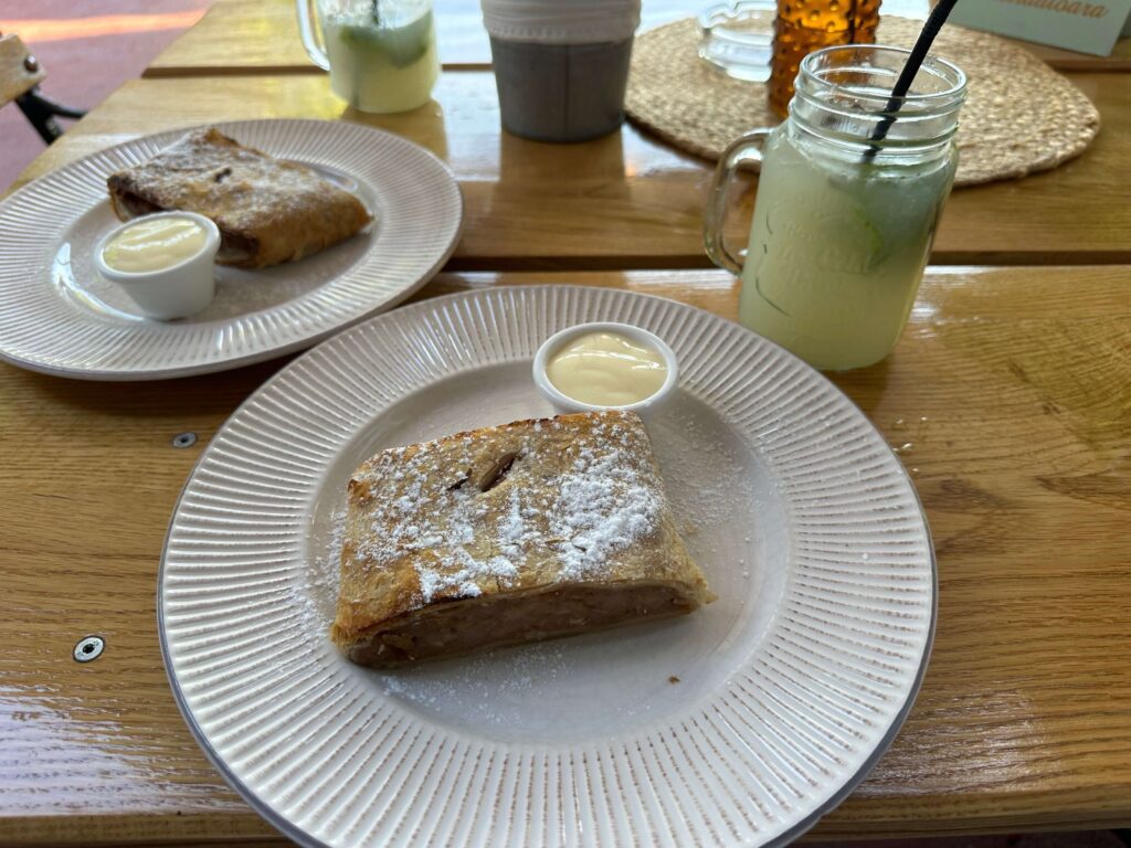 restaurant apfelhaus cisnadioara si cel mai bun ștrudel cu mere