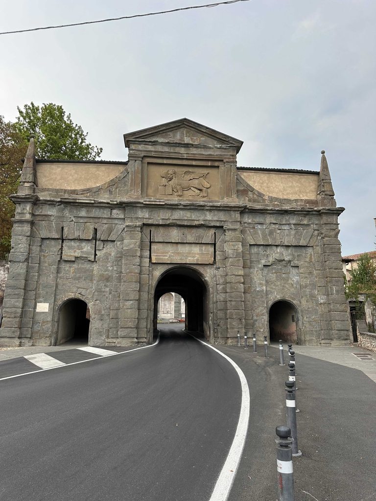 poarta de acces catre citta alta bergamo italia