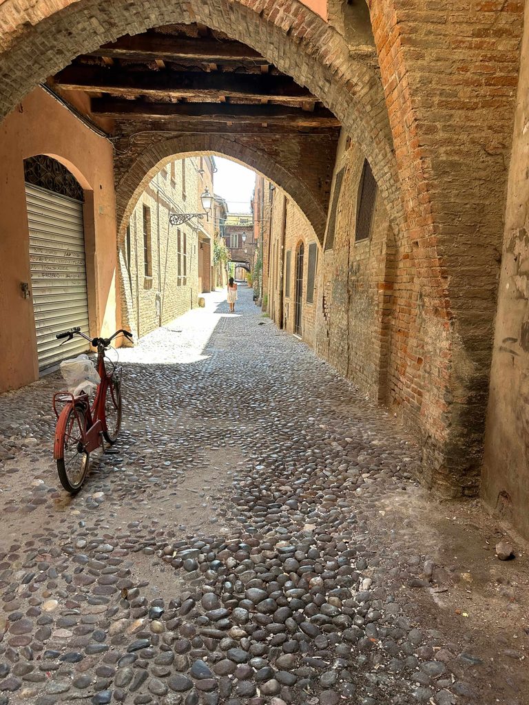 vizita de o zi cu trenul in ferrara recomandari italia