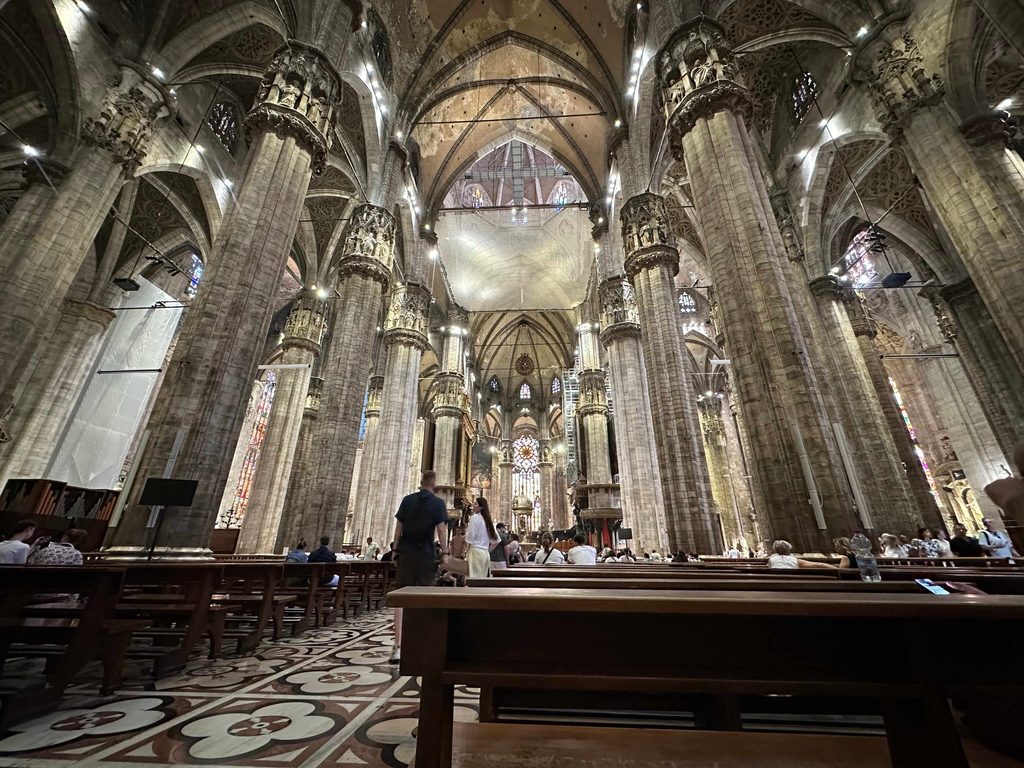 poze din interior domul din milano italia