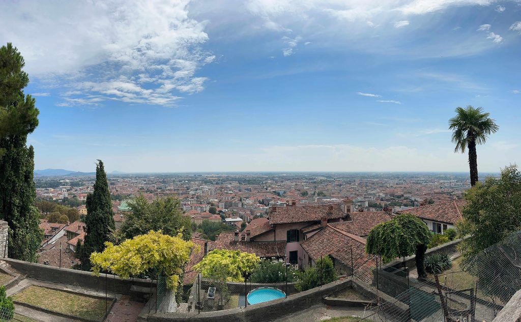 vedere panoramica asupra orasului bergamo italia